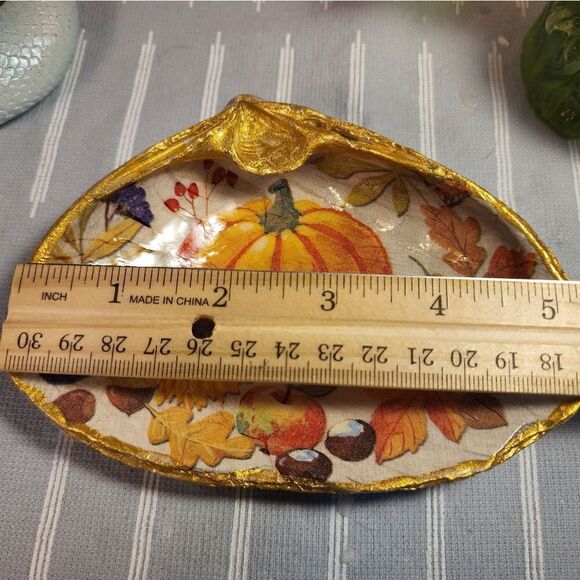 DECOUPAGE CLAM SHELL DECOUPAGE TRINKET DISH WITH FALL THEMES - Picture 8 of 10